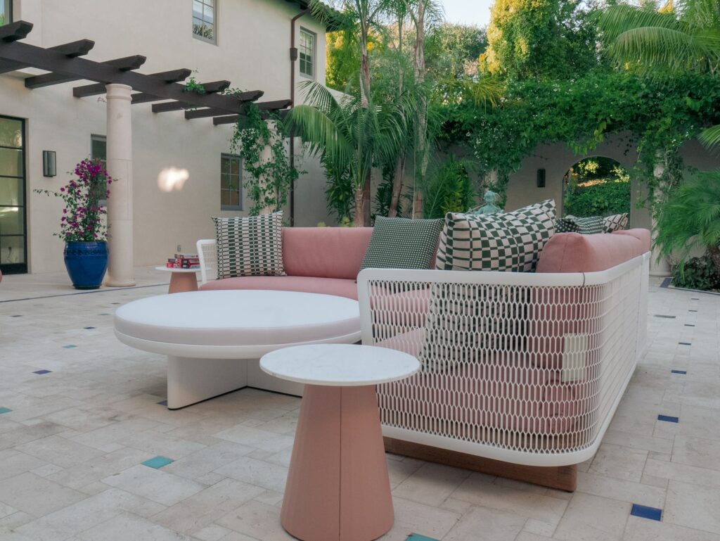 white round table with chairs